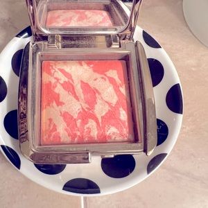 Hourglass ambient strobe lighting blush